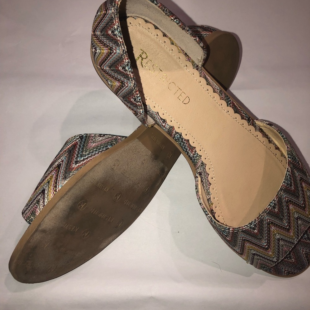 Like new multicolored sandals. Worn once.